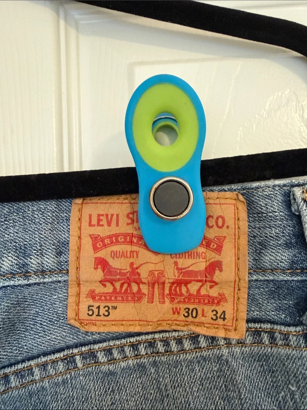 Levis slim straight